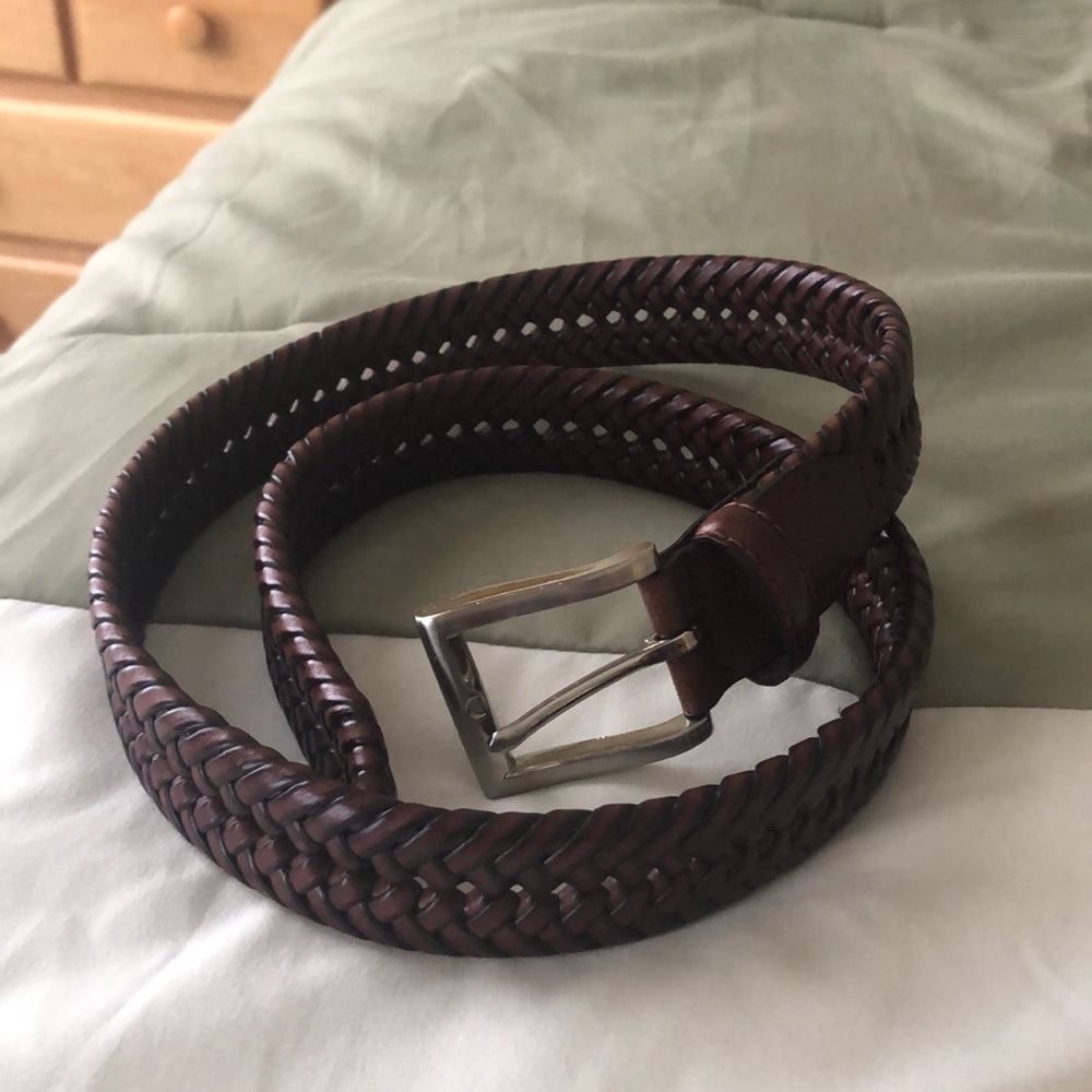 Men’s brown leather belt